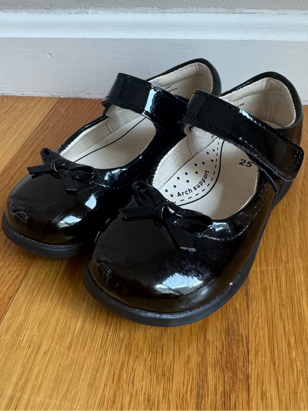 pediped Isabella Black Patent Mary Jane Dress Shoes LIKE NEW